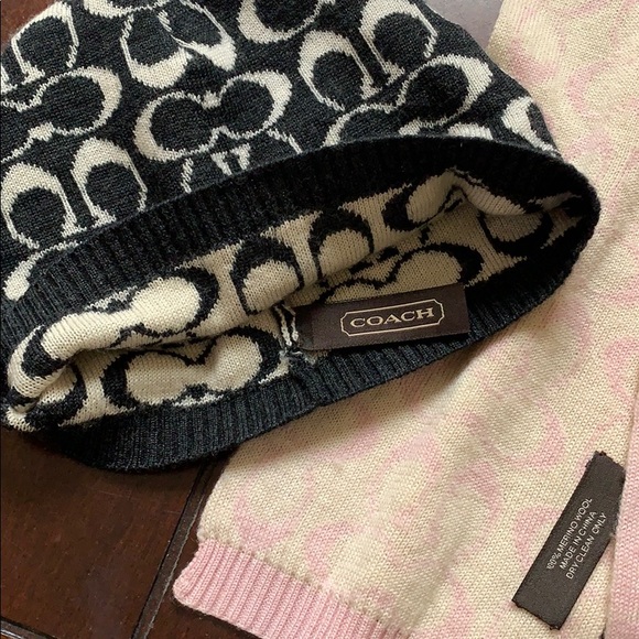 Coach Scarf & Hat - Picture 4 of 6